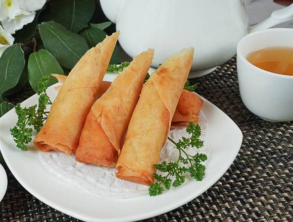 22. Deep-Fried Shrimp Rolls 金蒜蝦春卷